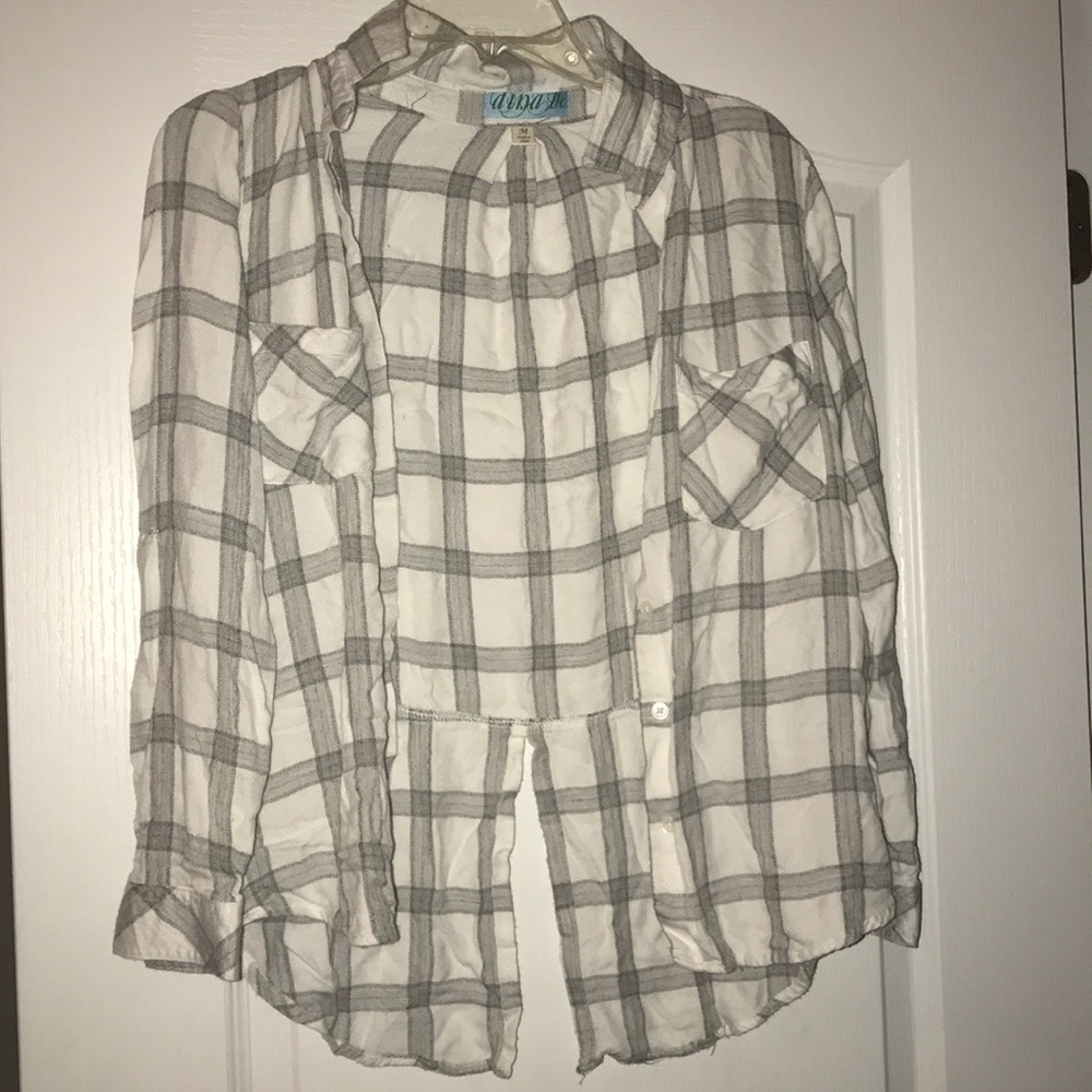 Plaid button up shirt🔴